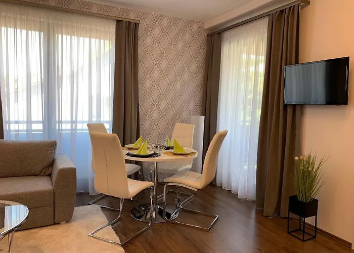 Naplemente באלאטונפורד